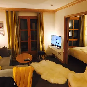 Premium 4 Bed Ski-in & Out Arc 1950 Appartement